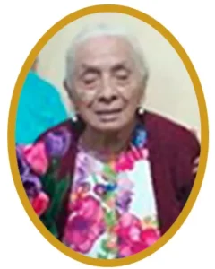 VICTORIA HERNÁNDEZ DE FLORES. Nació en Guatemala, se convirtió al evangelio a temprana edad, contrajo matrimonio con el Hno. Julio Flores, quien procedía de la Iglesia Presbiteriana. Viviendo en el barrio El Gallito, zona 3, se hicieron miembros de la Iglesia Bautista Bethel, que quedaba a tres cuadras de su vivienda. Allí fueron líderes por 30 años, y procrearon tres hijos varones, músicos cristianos de profesión y dos hijas, que se dedicaron a la vocación social. Primero falleció su esposo, y ella, aún en el lecho de dolor, a sus 93 años recitaba porciones de la Biblia de memoria como el Salmo 23 y esta porción: “Aunque ande en valle de sombra de muerte, no temeré mal alguno, porque Tú estarás conmigo … “. (Sal 23:4).