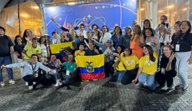 ¡Mira que alegre delegación de Ecuador!