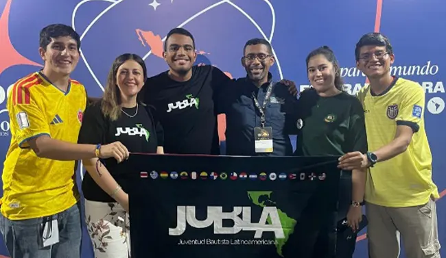 Directiva de JUBLA (Juventud Bautista Latinoamericana) con su presidenta Carolina Ayala (de México, 2ª. Izq.) y su asesor Pr. David Silva (de Venezuela, 4º.).